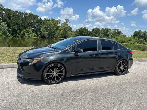 Used 2020 Toyota Corolla LE FWD image 2