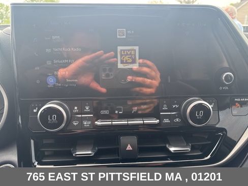 Used 2025 Toyota Highlander XLE AWD/4WD image 26