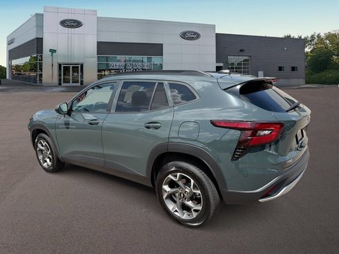 Used 2025 Chevrolet Trax LT w/ LT Convenience Package FWD image 7