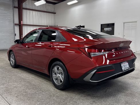 Used 2025 Hyundai Elantra SE image 15