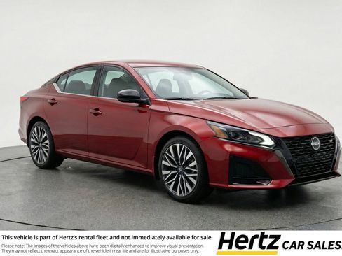 Used 2025 Nissan Altima 2.5 SV FWD image 1