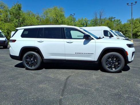 New 2026 Jeep Grand Cherokee L 4WD image 8