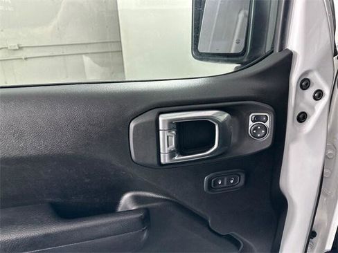 Certified 2022 Jeep Gladiator Sport image 18