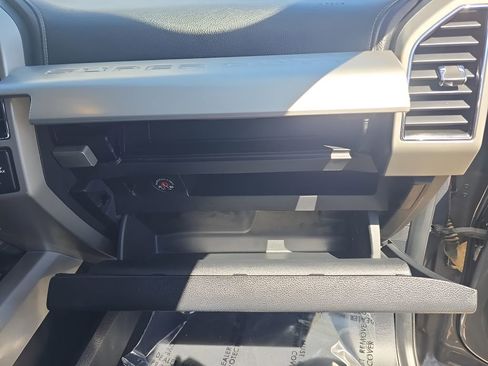 Used 2021 Ford F250 Lariat w/ Lariat Ultimate Package AWD/4WD image 10
