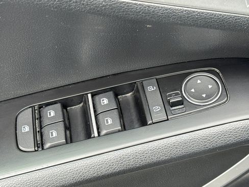 Used 2023 Kia Soul LX w/ LX Technology Package image 11