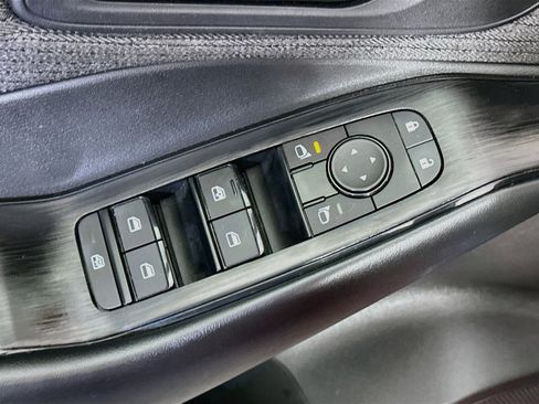 Used 2023 Nissan Rogue S AWD/4WD image 15