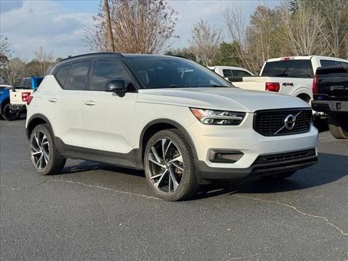 Used 2022 Volvo XC40 T4 R-Design w/ Protection Package Premier FWD image 2