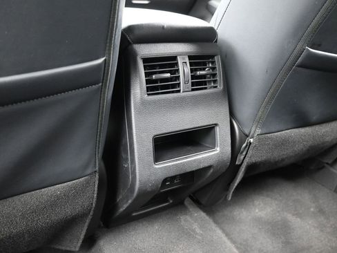 Used 2023 Mitsubishi Outlander SE image 38