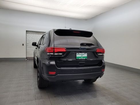 Used 2019 Jeep Grand Cherokee Laredo image 6