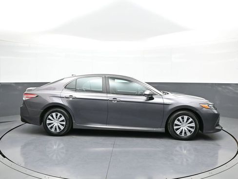 Certified 2019 Toyota Camry LE image 5