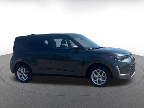 Used 2025 Kia Soul LX w/ LX Technology Package FWD image 16