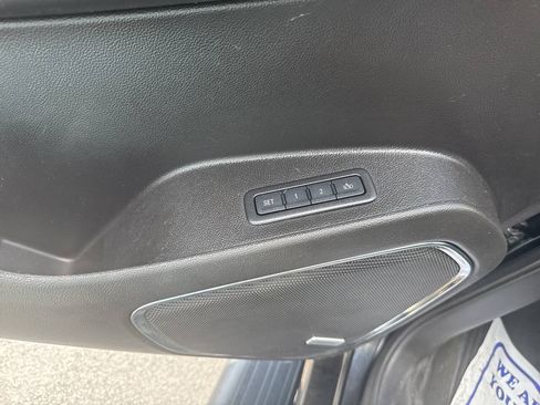 Used 2016 GMC Yukon SLT AWD/4WD image 16