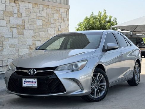 Used 2017 Toyota Camry SE FWD image 2