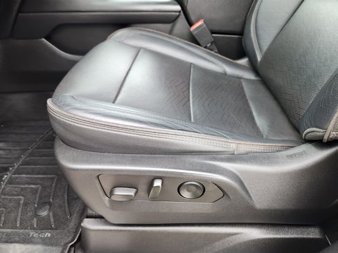 Used 2023 Chevrolet Suburban High Country image 25