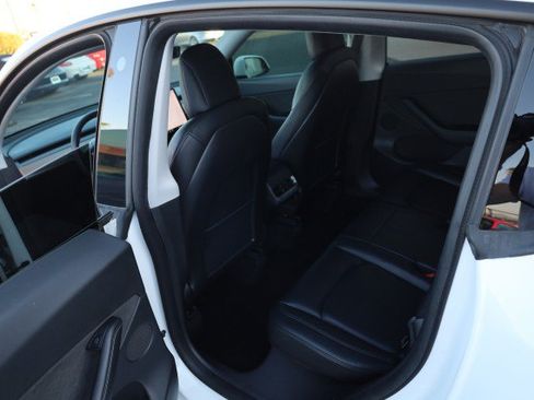 Used 2021 Tesla Model Y Long Range AWD/4WD image 31