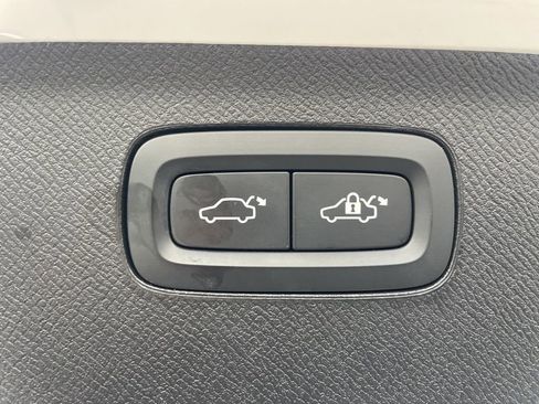 Used 2022 Volvo XC90 T6 Momentum image 7