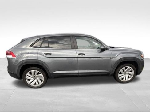 Used 2022 Volkswagen Atlas Cross Sport SE FWD image 4