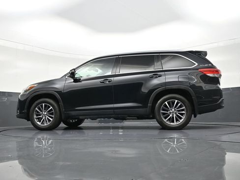Used 2019 Toyota Highlander XLE image 25