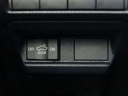 Used 2025 Toyota Tacoma SR5 AWD/4WD image 25