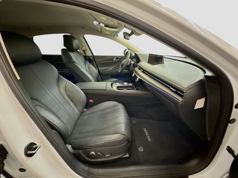 Used 2024 Genesis G80 image 33