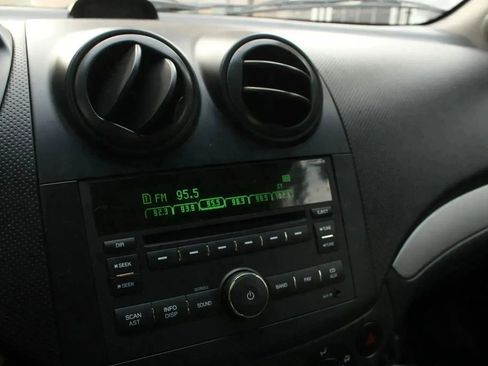 Used 2009 Chevrolet Aveo LT w/ Power and Convenience Package FWD image 16