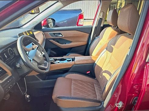 Used 2026 Nissan Rogue Platinum w/ Platinum Premium Package AWD/4WD image 5