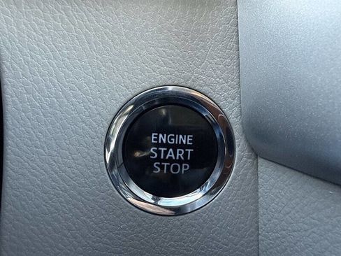 Used 2017 Toyota Highlander XLE image 32