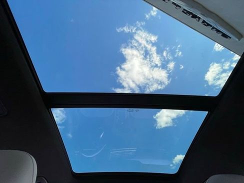 Used 2022 Volkswagen Tiguan SE R-Line image 24