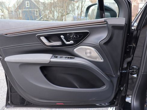 Used 2025 Mercedes-Benz EQS 450+ 4MATIC SUV w/ Winter Package image 25