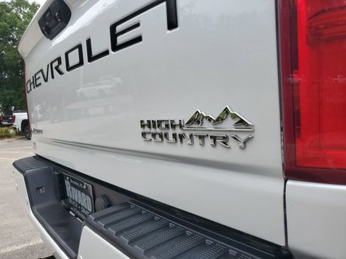 Used 2023 Chevrolet Silverado 2500 High Country w/ Safety Package II AWD/4WD image 8