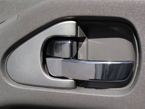 Used 2016 Nissan Frontier SV image 18