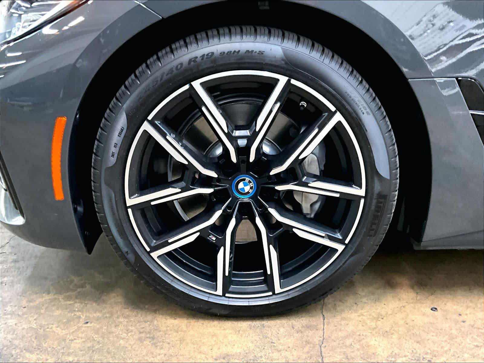 Used 2023 BMW i4 eDrive40 w/ M Sport Package RWD image 12