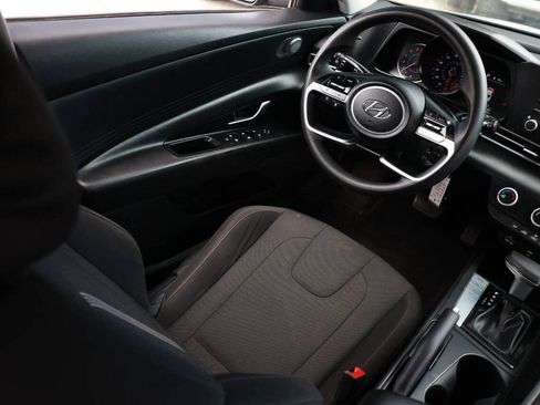 Used 2021 Hyundai Elantra SE FWD image 23