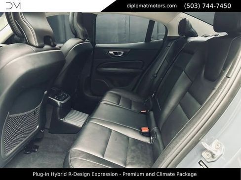 Used 2022 Volvo S60 T8 R-Design Expression w/ Premium Package AWD/4WD image 23