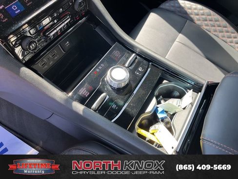 Used 2025 Jeep Grand Cherokee Summit AWD/4WD image 10
