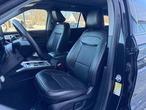Used 2023 Ford Explorer Limited w/ Limited Technology Package image 10