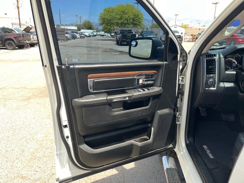 Used 2018 RAM 1500 Laramie w/ Convenience Group AWD/4WD image 15