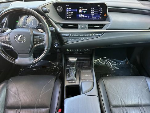 Used 2019 Lexus ES 300h w/ Accessory Package 2 FWD image 15