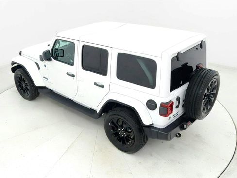 Used 2025 Jeep Wrangler Unlimited Sahara AWD/4WD image 15