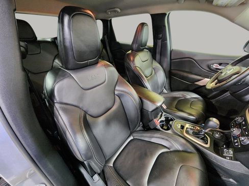 Used 2018 Jeep Cherokee Limited image 26