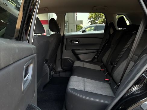 Used 2025 Nissan Rogue SV FWD image 12
