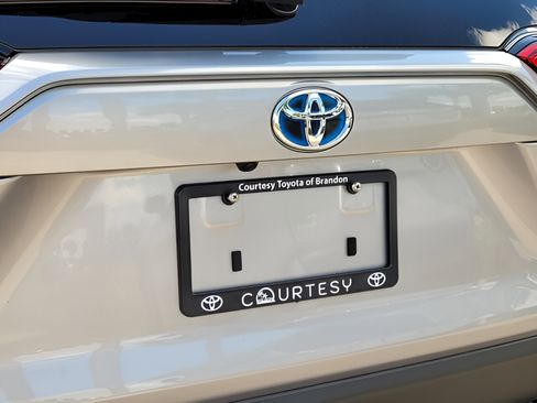 Used 2022 Toyota RAV4 XLE w/ Convenience Package AWD/4WD image 32