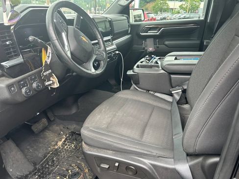 Used 2024 Chevrolet Silverado 1500 LT AWD/4WD image 7