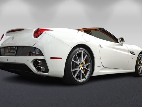 Certified 2012 Ferrari California Base image 3