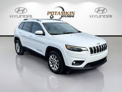 Used 2019 Jeep Cherokee Latitude w/ Popular Appearance Group FWD image 3