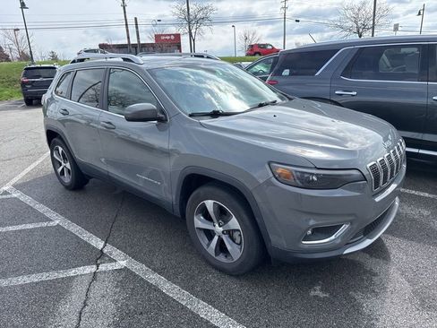 Used 2019 Jeep Cherokee Limited image 1