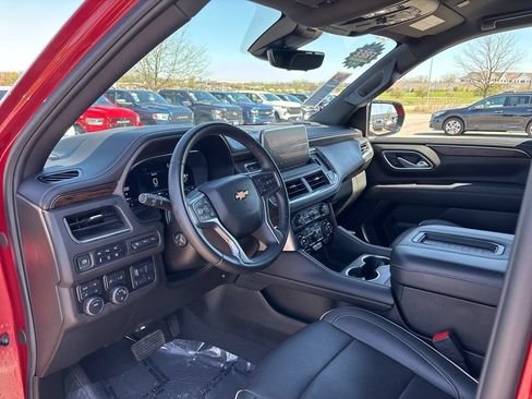 Used 2024 Chevrolet Tahoe Premier AWD/4WD image 17