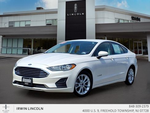 Used 2019 Ford Fusion SE FWD image 1
