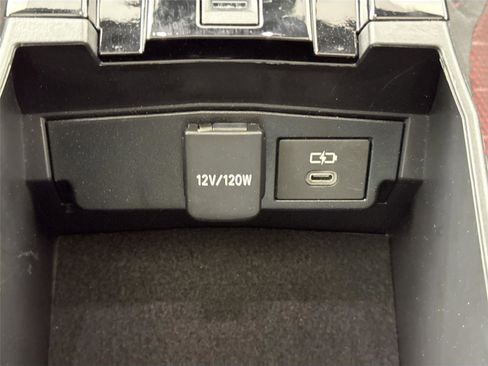 Used 2025 Toyota Corolla SE image 37