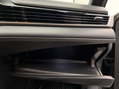 Used 2025 Toyota Camry SE image 23